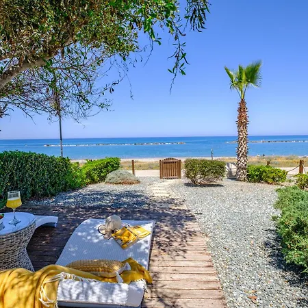 Aura Beachfront By Nomads *