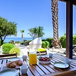 Aura Beachfront By Nomads 펜션 폴리스