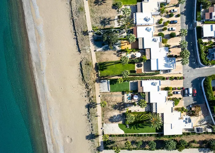 Aura Beachfront By Nomads *